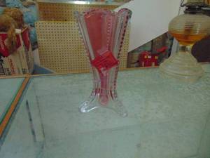 lot 3148 image: Pink 3 Panel Vase