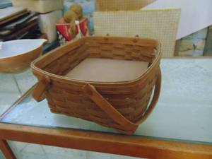 lot 3151 image: Signed Longaberger Basket - 1986