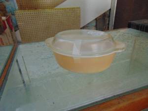 lot 3155 image: Fireking Peach Luster with Lid
