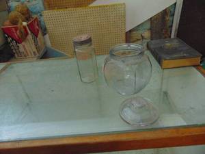 lot 3158 image: Biscuit Jar - Vintage Odd shaped Jar