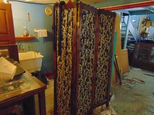 lot 3176 image: 3 Panel Room Divider