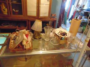 lot 3179 image: Contents of Display Cabinet top
