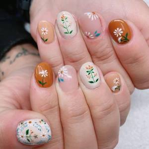 lot 20416 image: Spring Flower Press on Nails with Daisies - Short Round False Nails Full Cover Glossy Fake Nails, Cute Floral Manicure Kit for Women, 24PCS