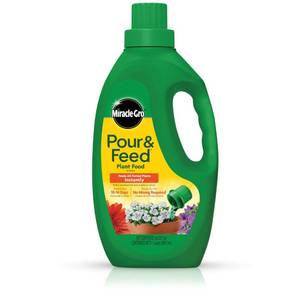 lot 8484 image: Miracle-Gro Pour & Feed Plant Food, 32 fl. oz.