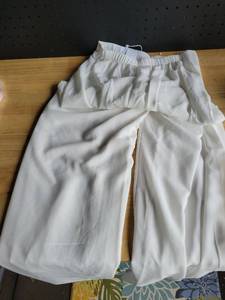 lot 20065 image: White Flowy Pants Size US 0DE 34UK 4