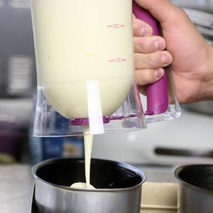 lot 5586 image: Pancake Batter Dispenser, 4-Cup Batter Dispenser Cupcake Separator Tool with Squeeze Handle and Measuring Marks, Pancake Griddle Maker for Pancakes, Cupcake, Waffle, Muffin Mix