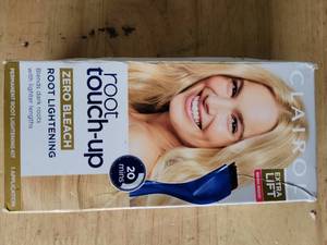 lot 20439 image: Clairol Root Touch-Up Foot Pouch 20 mins