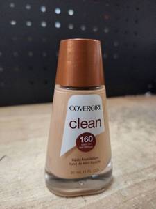 lot 14080 image: COVERGIRL Clean Makeup Foundation Classic Tan 160, 1 oz