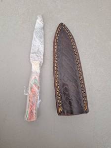 lot 18085 image: MHSCutlery Handcrafted Fixed Blade Knife with Sheath, 8.5 Inch