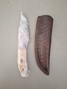lot 18089 image: MHSCutlery Handcrafted Fixed Blade Knife with Sheath, 8.5 Inch
