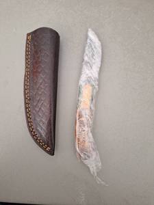 lot 18112 image: MHSCutlery Handcrafted Fixed Blade Knife with Leather Sheath, 8 Inch