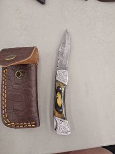 lot 18126 image: MHSCutlery Handcrafted Folding Knife Damascus Blade Wood Handle with Leather Sheath, 7 Inch