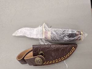 lot 18127 image: MHSCutlery Handcrafted Fixed Blade Knife with Sheath, 6 Inch