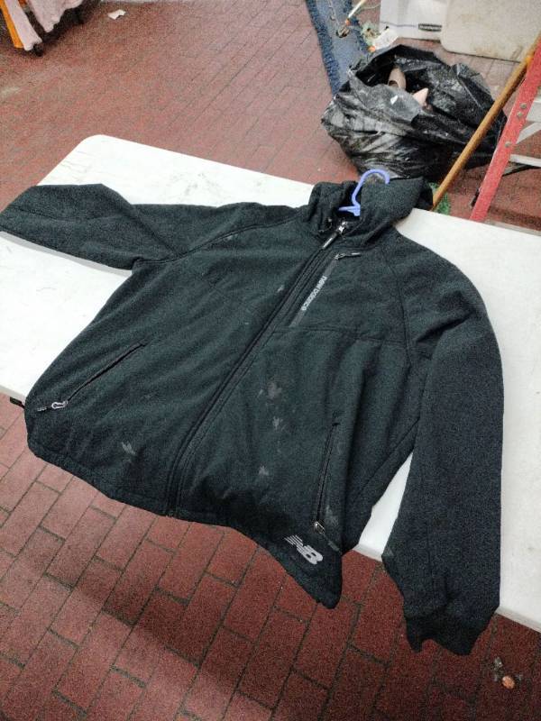 lot 59340 image: New Balance black softshell jacket - XL