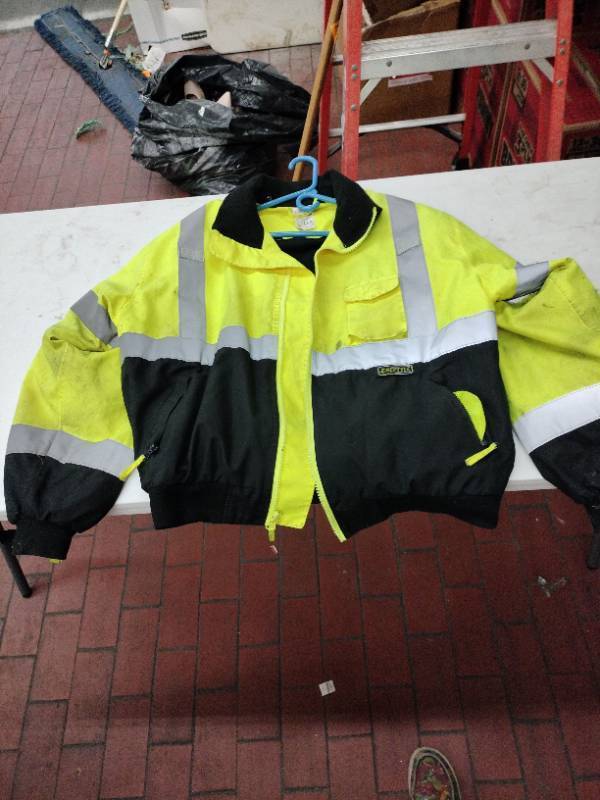 lot 59364 image: Cordova Reptyle high-visibility bomber jacket - L