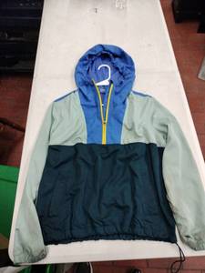 lot 63295 image: Old Navy Active hooded windbreaker - M
