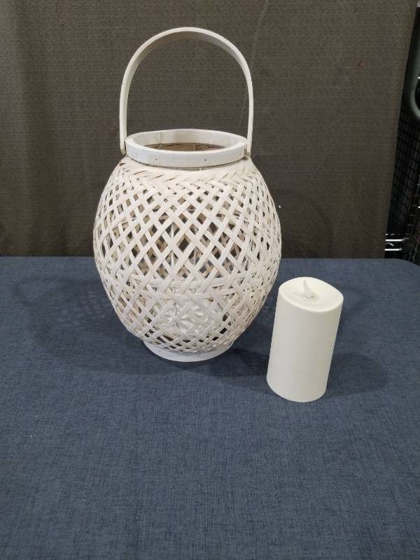 lot 2800 image: White Woven Basket Lantern with Handle With Candle