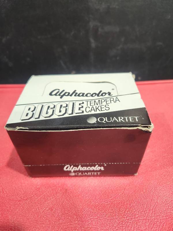 lot 3314 image: Alphacolor Biggie Cakes Concentrated Tempera Quarter Set