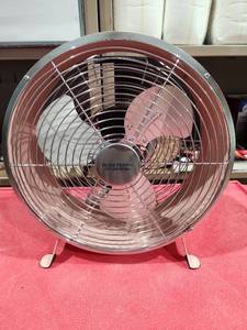 lot 1098 image: Better Homes & Gardens 12 Inch Box Fan Portable Floor Fan