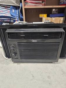 lot 1100 image: Midea Window Air Conditioner Unit with Electronic Controls