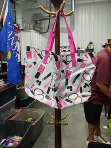 lot 1905 image: Marvelous Makeup Tote Cosmetics Print Shoulder Bag Pink Handles