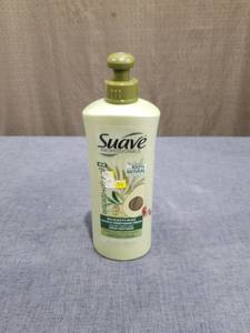 lot 1940 image: Suave Professionals Avocado  Olive Oil Smoothing Leave-In Conditioning Cream