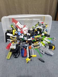lot 1960 image: LEGO Building Bricks Mixed Lot Assembled Models and Loose Pieces