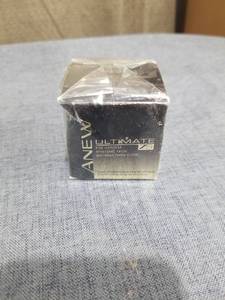 lot 1969 image: Avon Anew Ultimate 7s Eye System 0.5 Oz - Sealed