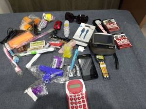 lot 1979 image: LOT OF RANDOM ITEMS