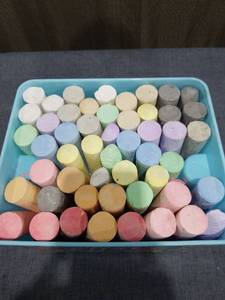 lot 1980 image: Chalk Set Assorted Colors