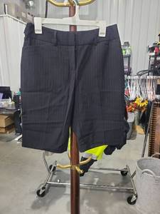 lot 1992 image: Apt 9 Ava Womens Pinstriped Shorts Size 8