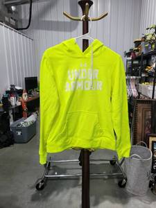 lot 1995 image: Under Armour UNDER ARMOUR Neon Yellow Hoodie SMP