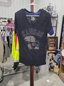 lot 2896 image: E5 Collezioni Kansas Jayhawks Womens V-Neck T-Shirt Large Black