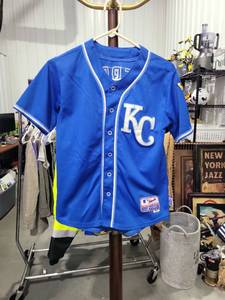 lot 2902 image: Majestic MLB Authentic Collection Kansas City Royals Baseball Jersey Size L