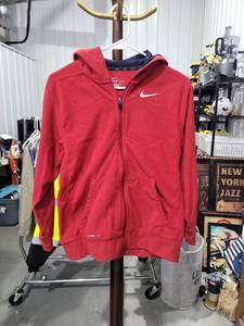 lot 2908 image: Nike Therma-FIT Full-Zip Hooded Sweatshirt Size L Red