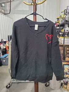 lot 2910 image: V-neck Cozy Sweatshirt Size M Black with Red Heart Design