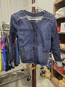 lot 2914 image: Lucky Brand Denim Jacket Blue Button-Up Long Sleeve Size Medium