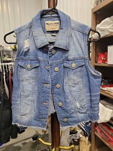 lot 2916 image: Wallflower Authentic Denim Vest Size M