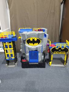 lot 2926 image: Batman Bat Cave Tower Toy Fisher Price Fold Up Play Set  PlaySet Only