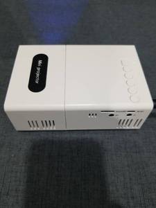 lot 2934 image: Mini Projector Q1 12V 2A with Remote Control