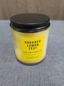 lot 2947 image: Bath & Body Works 7oz  1-Wick Candles - Pick Your Scent