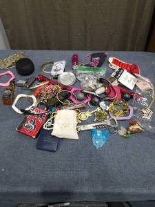 lot 2958 image: LOT OF RANDOM ITEMS