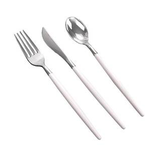 lot 73246 image: 36 PCS Plastic Silverware,Disposable Silverware,Disposable Utensils Heavy Duty,Plastic Cutlery Set,Includes20 Knives, Forks and Spoons for Party, Birthday,Wedding - Retail $13
