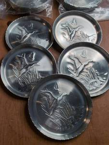lot 1707 image: 18 ct Decorative Plates with Flying Birds and Reeds Design
