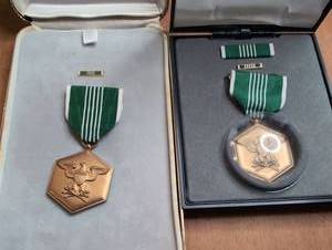 lot 2000 image: US Military Service Medal with Green and White Ribbon, Two Cases and Ribbon Bars