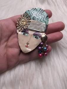 lot 3104 image: Decorative Face Brooch with Beaded Charm Pendant
