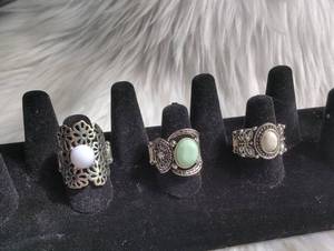 lot 3154 image: Fashion Rings with Stone Cabochon Centers-Flexible Bands-3 ct