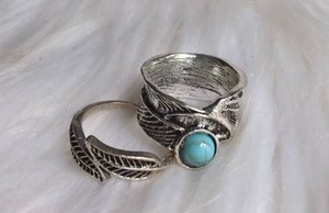 lot 3158 image: Rings with Turquoise Color Stone and Feather Design - 2 ct