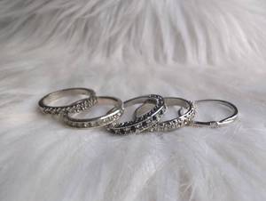 lot 3167 image: 5-Piece Rhinestone Band Ring Set