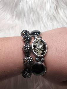 lot 3203 image: Beaded Bracelet with Oval Pendant Detail  Bead Elastic Bracelet-2ct